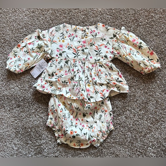 Old Navy Floral Top Bloomers Outfit 2PC Set Baby Girl Sz 0-3m NWT Spring/Summer - Picture 2 of 7